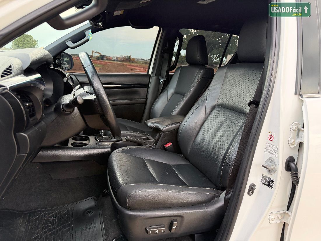 Toyota Hilux SRX CD 2.8 4x4 TDI Automático Diesel 2018/2019 — foto 14 de 15