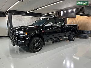RAM Ram 3500 Laramie Night Edition CD 6.7 4x4 Turbo Diesel