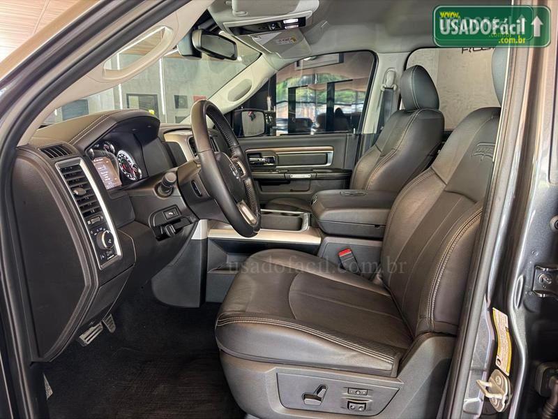 RAM Ram Classic Laramie Night Edition 5.7 4X4 Automático 2022/2022 — foto 10 de 12