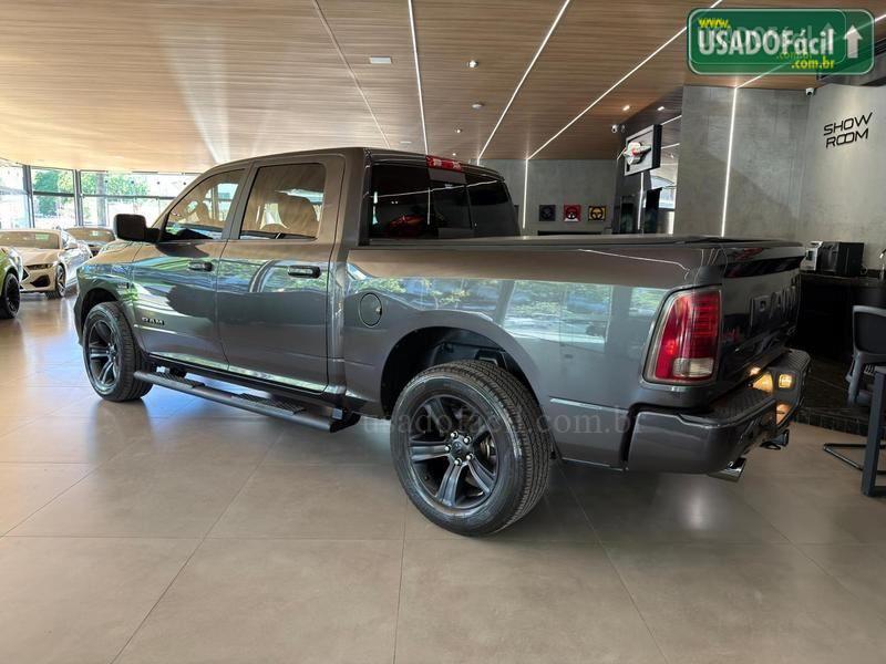 RAM Ram Classic Laramie Night Edition 5.7 4X4 Automático 2022/2022 — foto 3 de 12