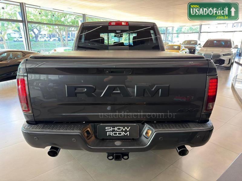RAM Ram Classic Laramie Night Edition 5.7 4X4 Automático 2022/2022 — foto 4 de 12