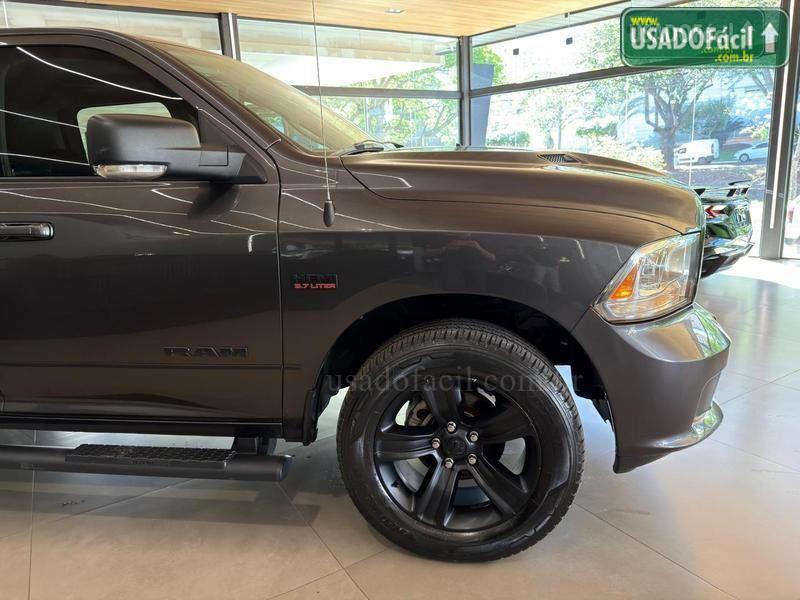 RAM Ram Classic Laramie Night Edition 5.7 4X4 Automático 2022/2022 — foto 5 de 12