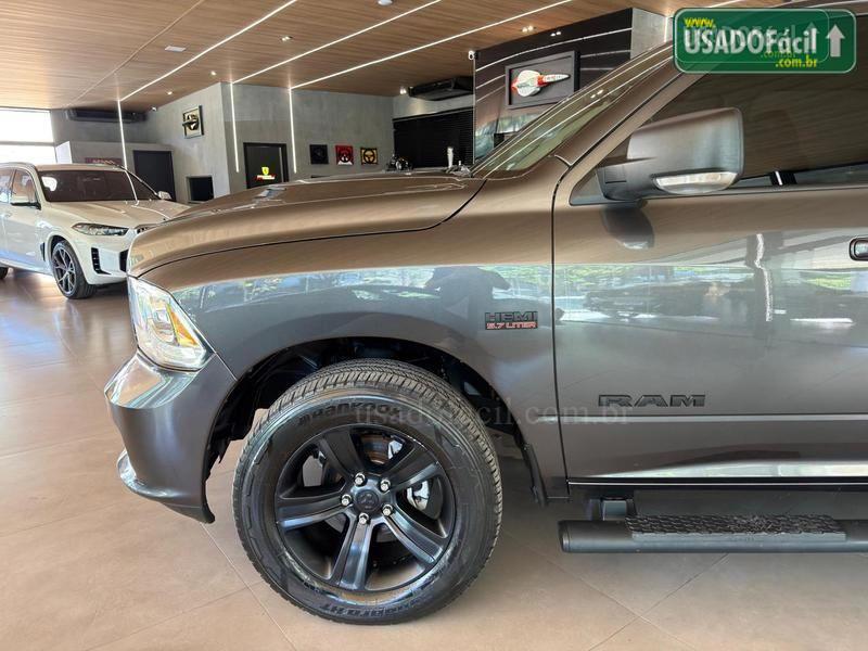 RAM Ram Classic Laramie Night Edition 5.7 4X4 Automático 2022/2022 — foto 6 de 12