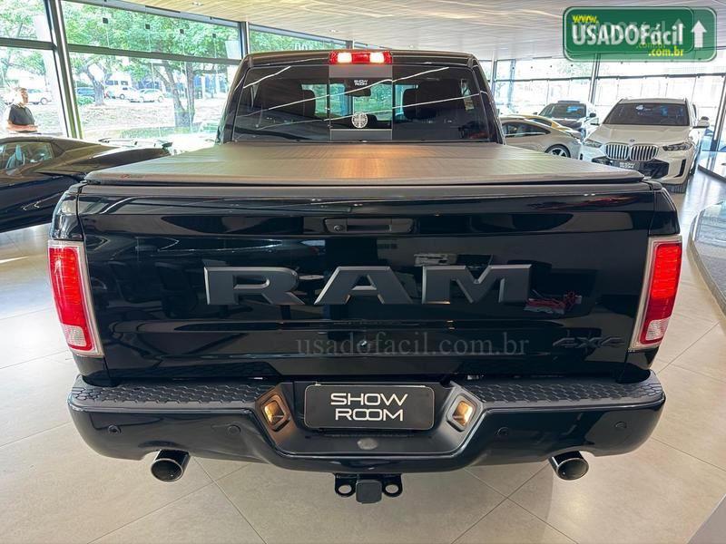 RAM Ram Classic Laramie Night Edition 5.7 4X4 Automático 2022/2022 — foto 4 de 14
