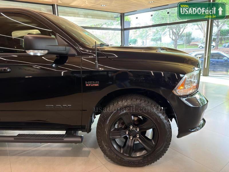 RAM Ram Classic Laramie Night Edition 5.7 4X4 Automático 2022/2022 — foto 5 de 14
