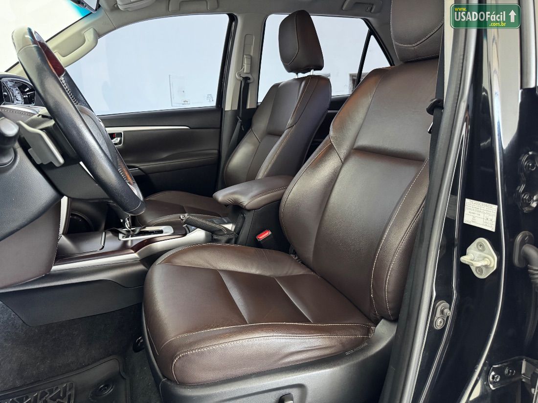 Toyota Hilux SW4 SRV 4x2 2.7 Automático Flex 2019/2020 — foto 9 de 14