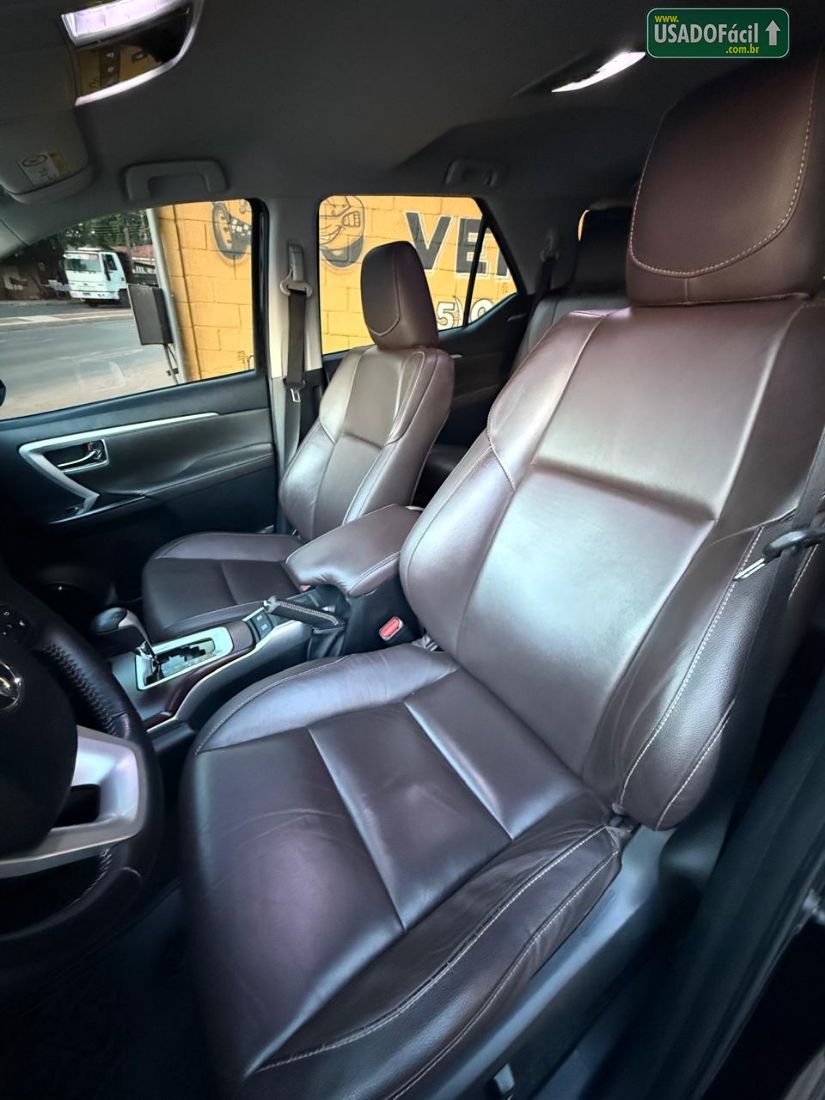 Toyota Hilux SW4 SRX 2.8 4x4 TDI Automático Diesel 2019/2020 — foto 7 de 15