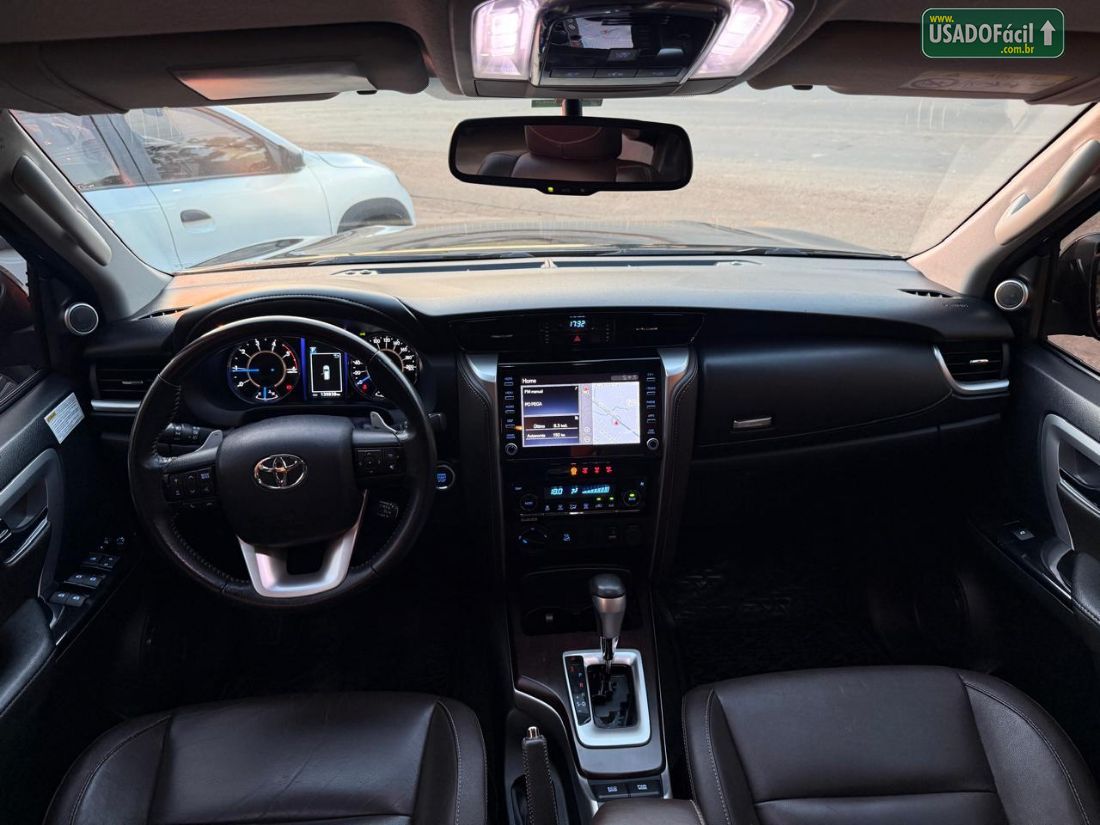 Toyota Hilux SW4 SRX 2.8 4x4 TDI Automático Diesel 2019/2020 — foto 8 de 15