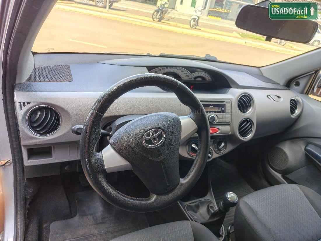 TOYOTA Etios Hatch XLS 1.5 Mecânico Flex 2013/2013 — foto 8 de 11