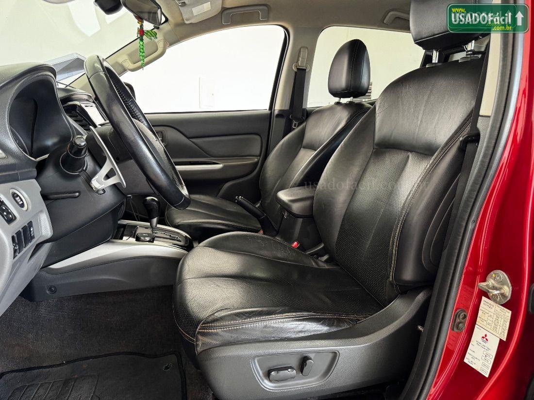 Mitsubishi L200 Triton Sport HPE FTP CD 2.4 Automático Diesel 2017/2018 — foto 9 de 12