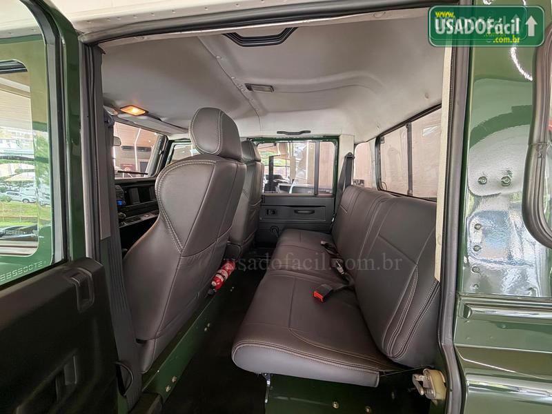 LAND ROVER Defender 130 TDI CD Diesel 2005/2005 — foto 12 de 13