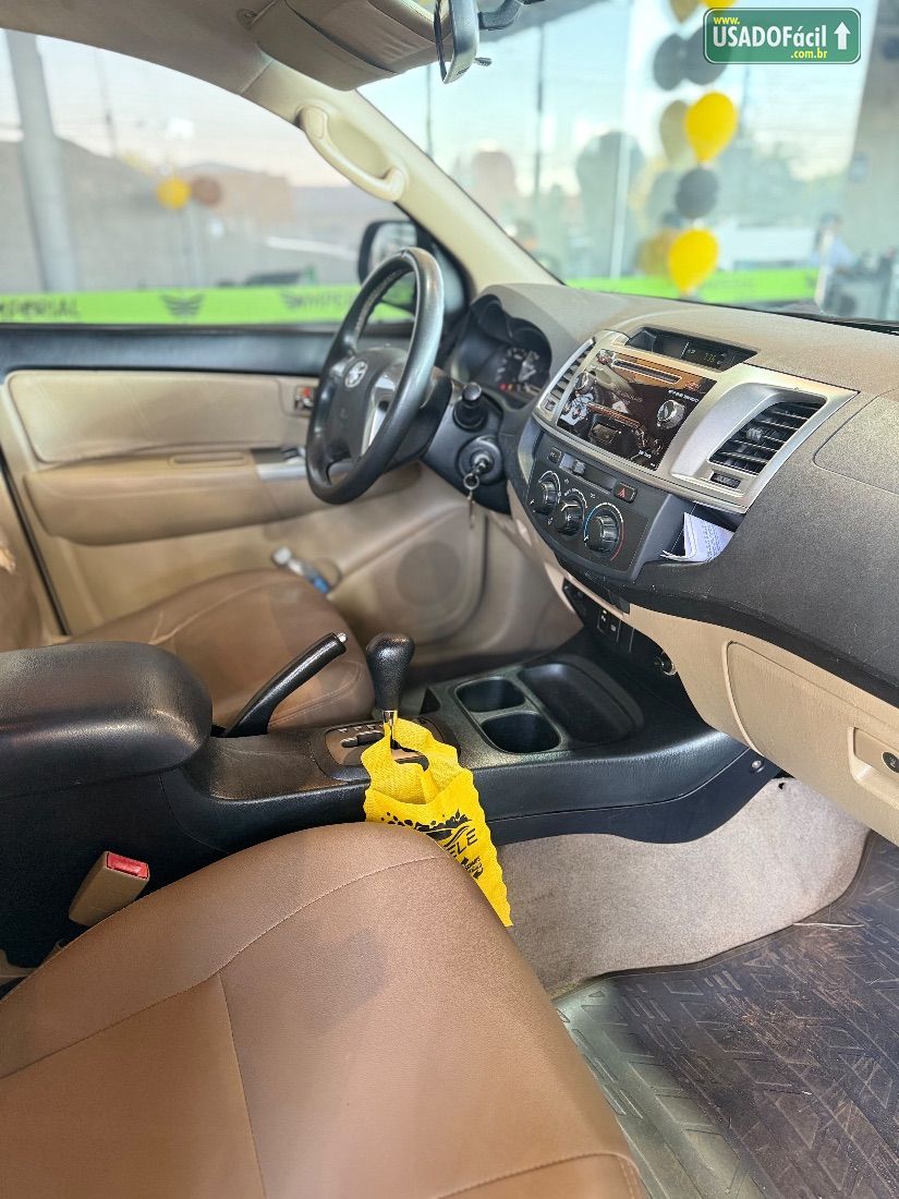 Toyota Hilux SW4 SR 4x2 2.7 Mecânico Flex 2014/2015 — foto 10 de 12