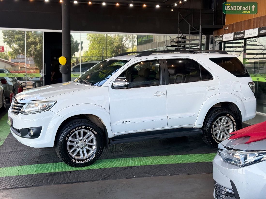 Toyota Hilux SW4 SR 4x2 2.7 Mecânico Flex 2014/2015 — foto 4 de 12