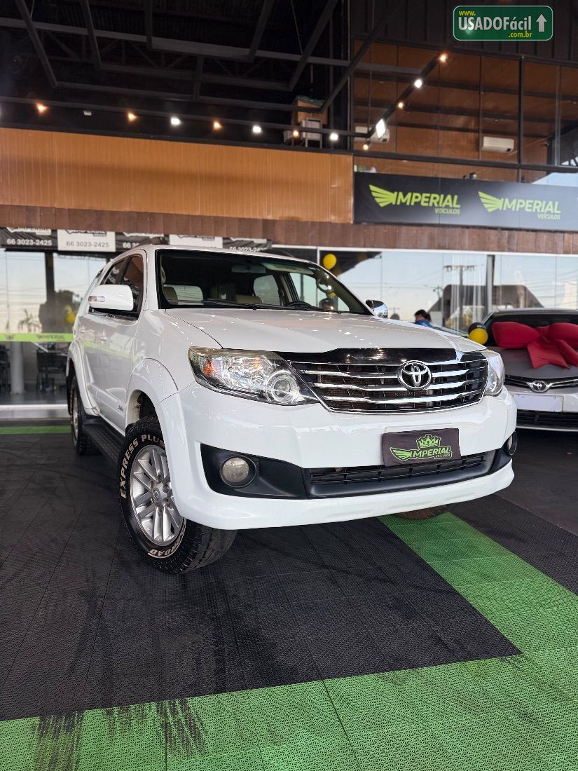 Toyota Hilux SW4 SR 4x2 2.7 Mecânico Flex 2014/2015 — foto 8 de 12