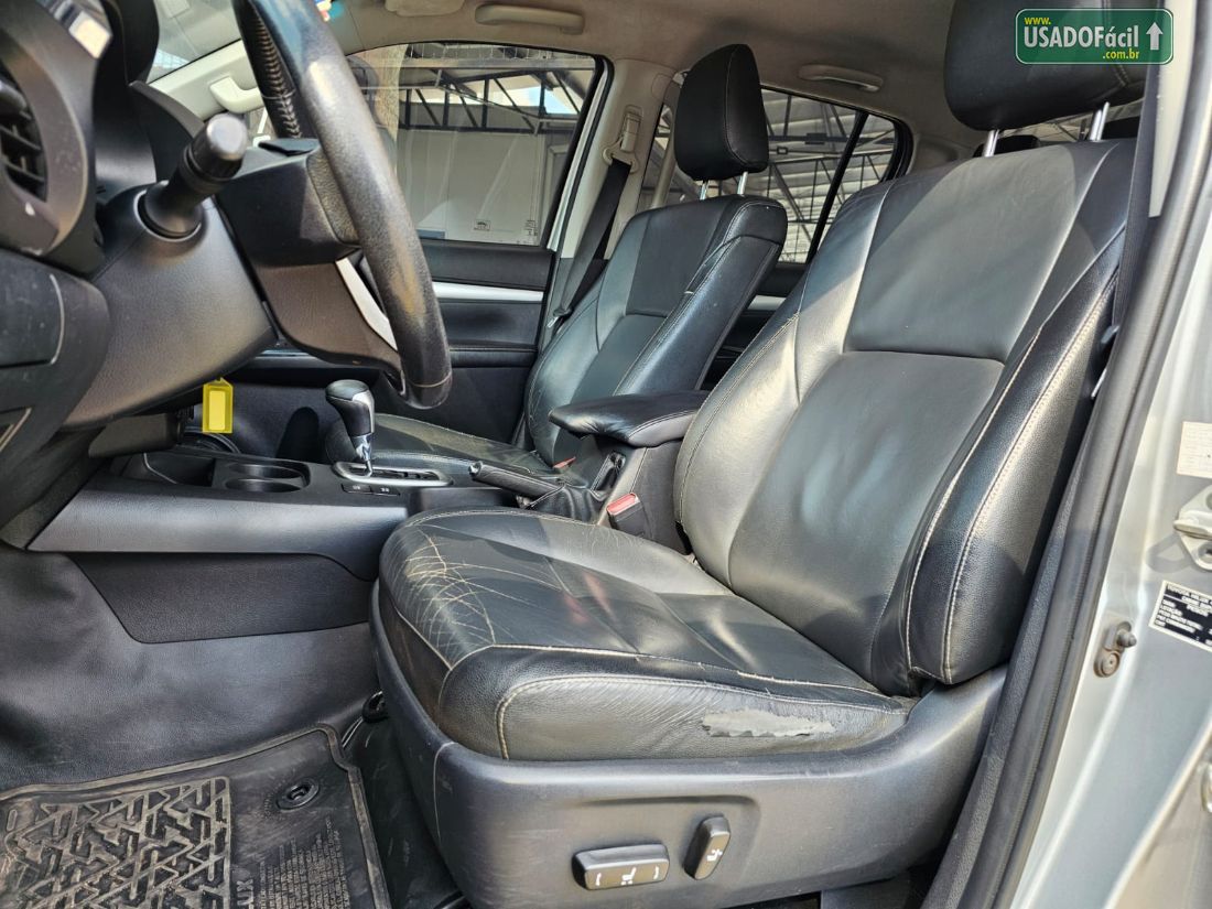 Toyota Hilux SRV CD 2.7 4X2 Automático Flex 2016/2017 — foto 13 de 14