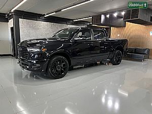 Ram 1500 Laramie Night Edition Bi-turbo 3.0 4x4 Automático 2025/2025 em Londrina - PR