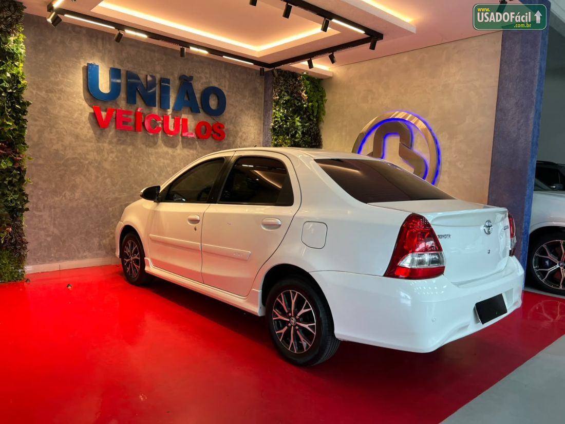 Toyota Etios Sedan Platinum 1.5 Automático Flex 2017/2018 — foto 11 de 11