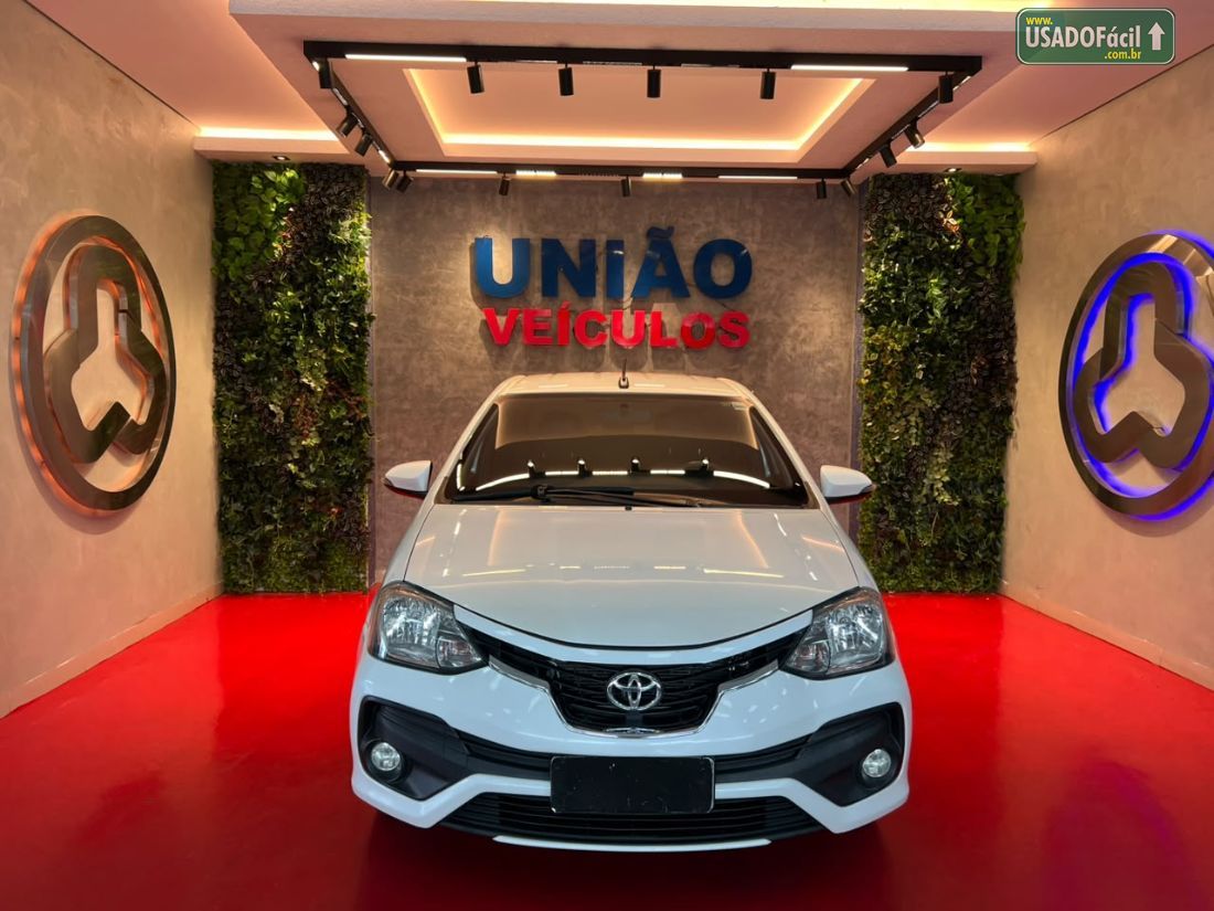 Toyota Etios Sedan Platinum 1.5 Automático Flex 2017/2018 — foto 2 de 11