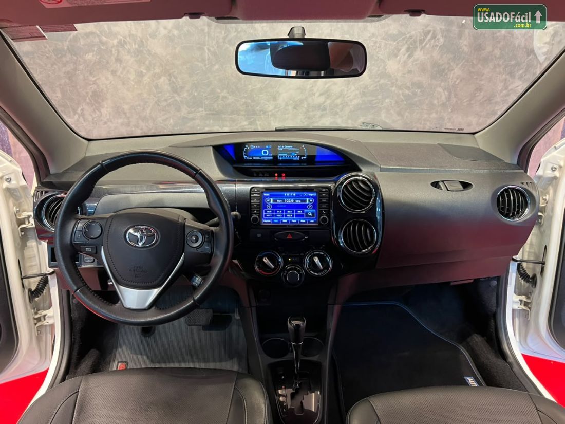 Toyota Etios Sedan Platinum 1.5 Automático Flex 2017/2018 — foto 4 de 11