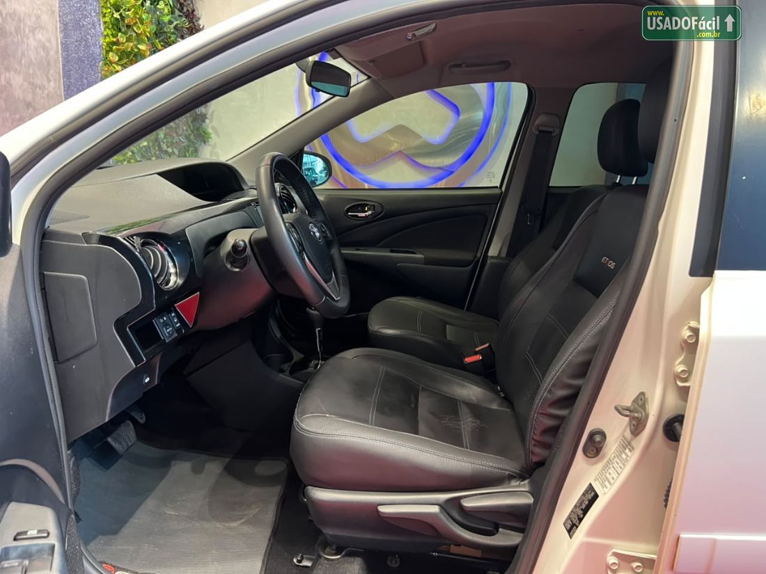 Toyota Etios Sedan Platinum 1.5 Automático Flex 2017/2018 — foto 6 de 11