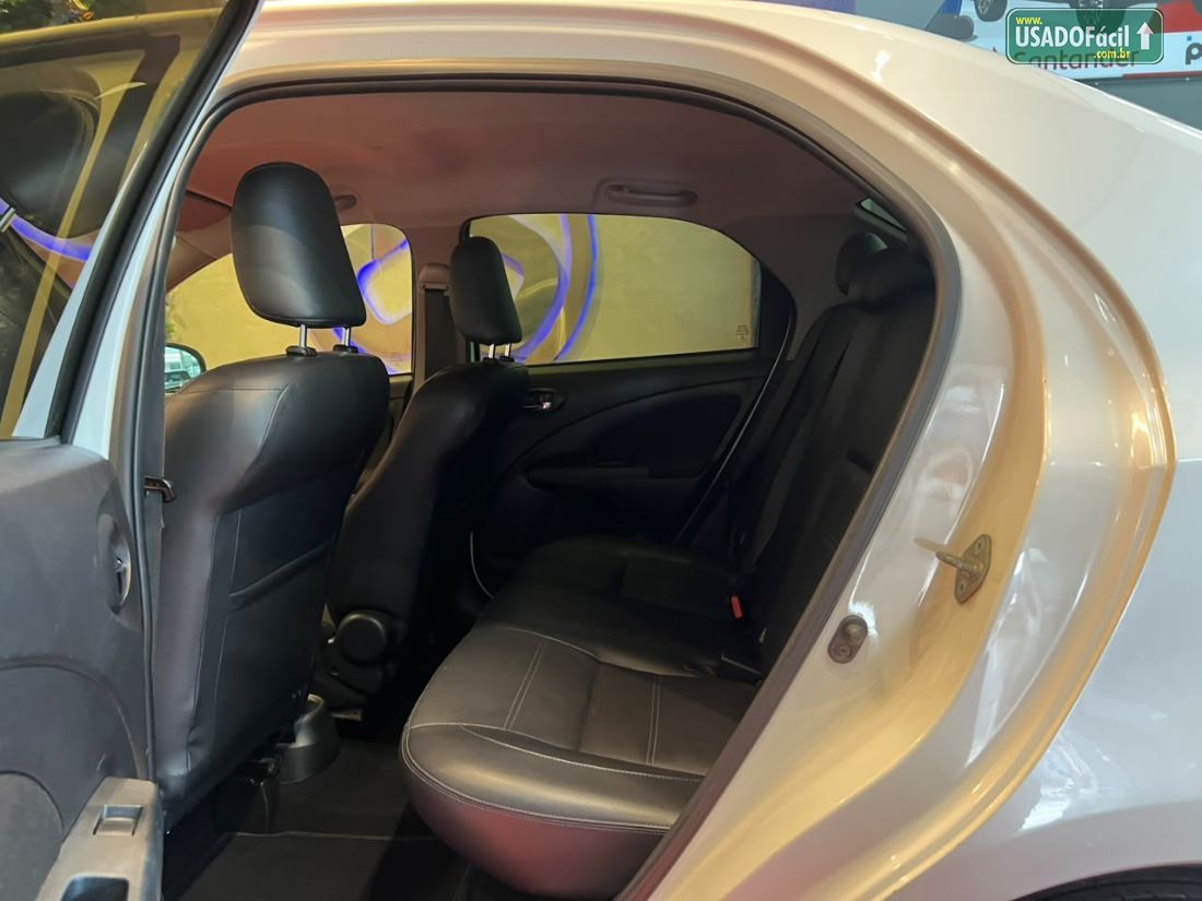 Toyota Etios Sedan Platinum 1.5 Automático Flex 2017/2018 — foto 7 de 11