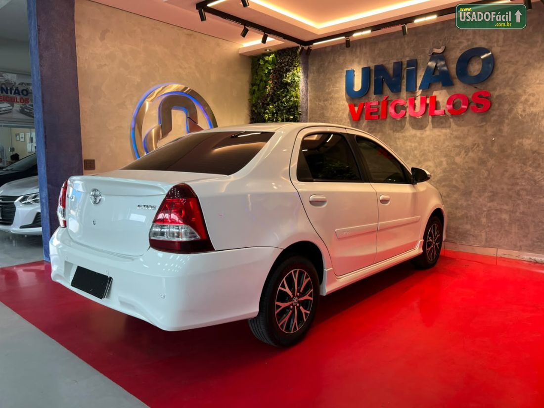 Toyota Etios Sedan Platinum 1.5 Automático Flex 2017/2018 — foto 9 de 11