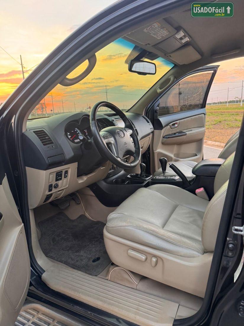 Toyota Hilux SW4 SRV D4-D 3.0 4x4 TDI Automático Diesel 2014/2014 — foto 5 de 11