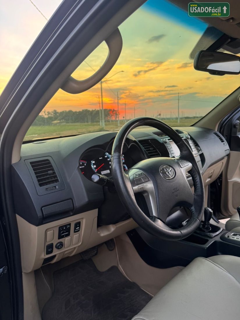 Toyota Hilux SW4 SRV D4-D 3.0 4x4 TDI Automático Diesel 2014/2014 — foto 6 de 11