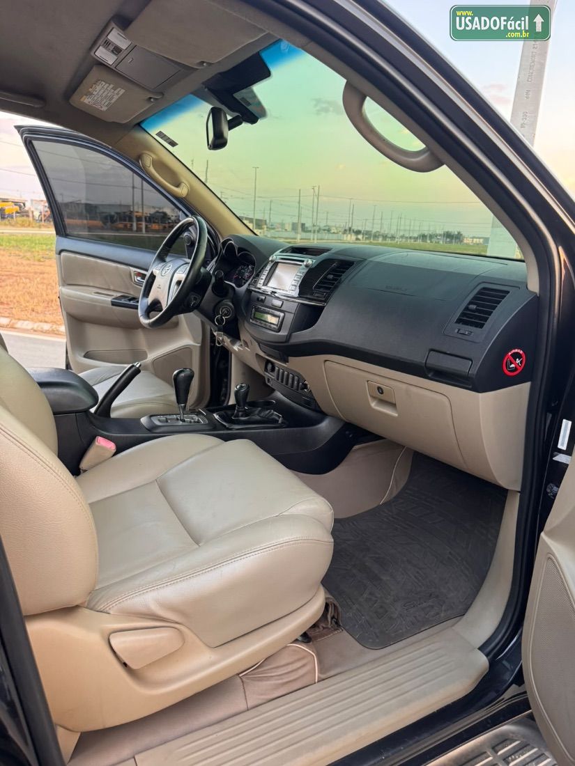 Toyota Hilux SW4 SRV D4-D 3.0 4x4 TDI Automático Diesel 2014/2014 — foto 7 de 11