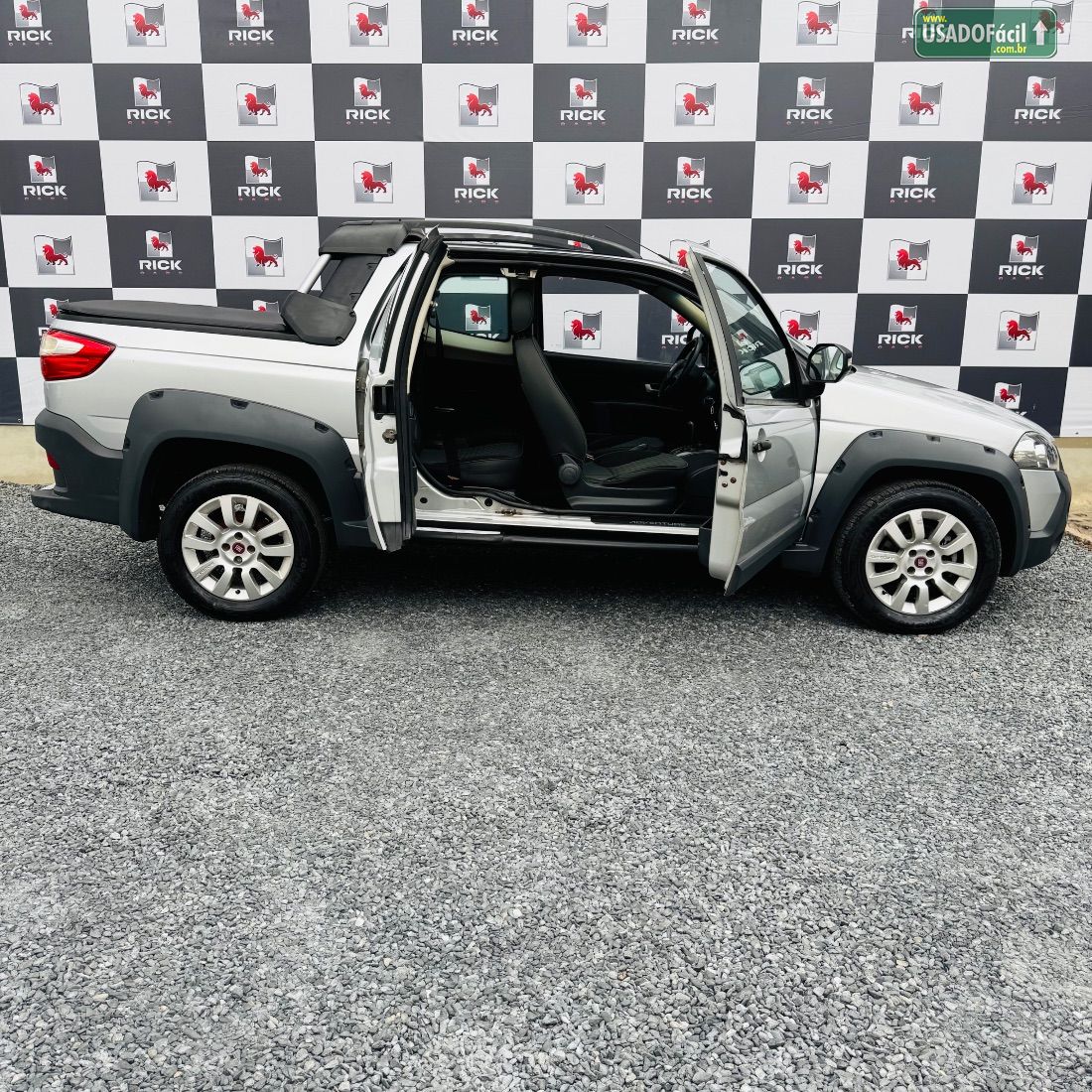 Fiat Strada Adventure CD 1.8 Dualogic Flex 2013/2014 — foto 11 de 23