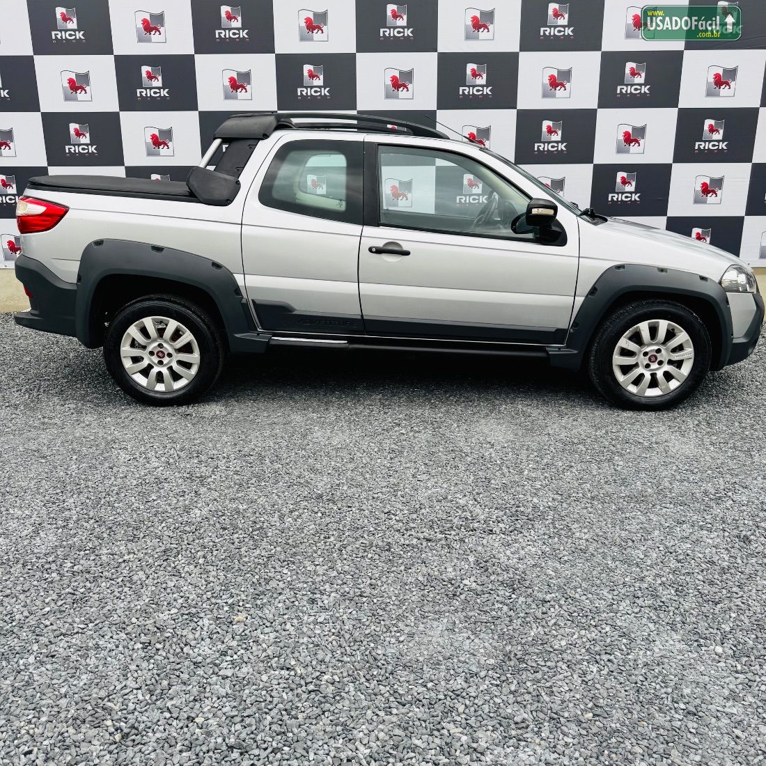 Fiat Strada Adventure CD 1.8 Dualogic Flex 2013/2014 — foto 9 de 23