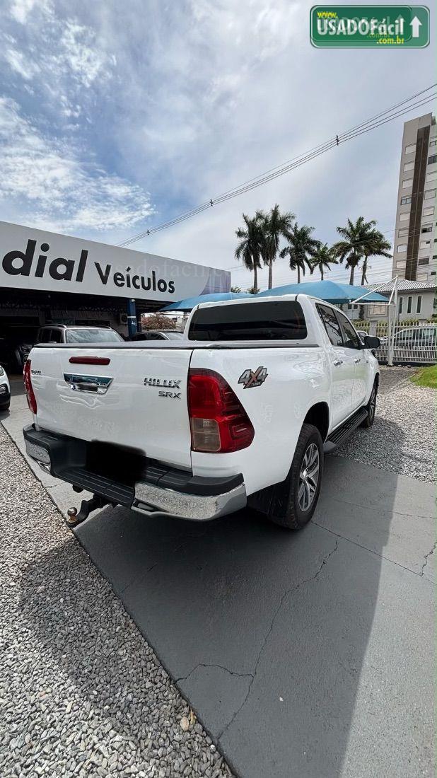 TOYOTA Hilux SRX CD 2.8 Automático Diesel 2016/2017 — foto 4 de 11