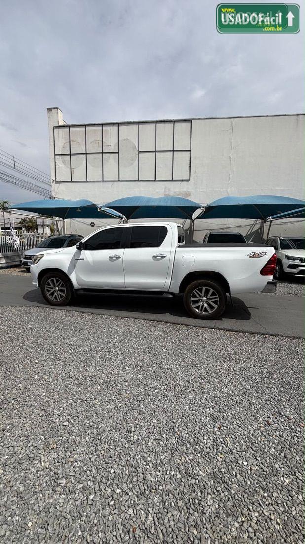 TOYOTA Hilux SRX CD 2.8 Automático Diesel 2016/2017 — foto 6 de 11