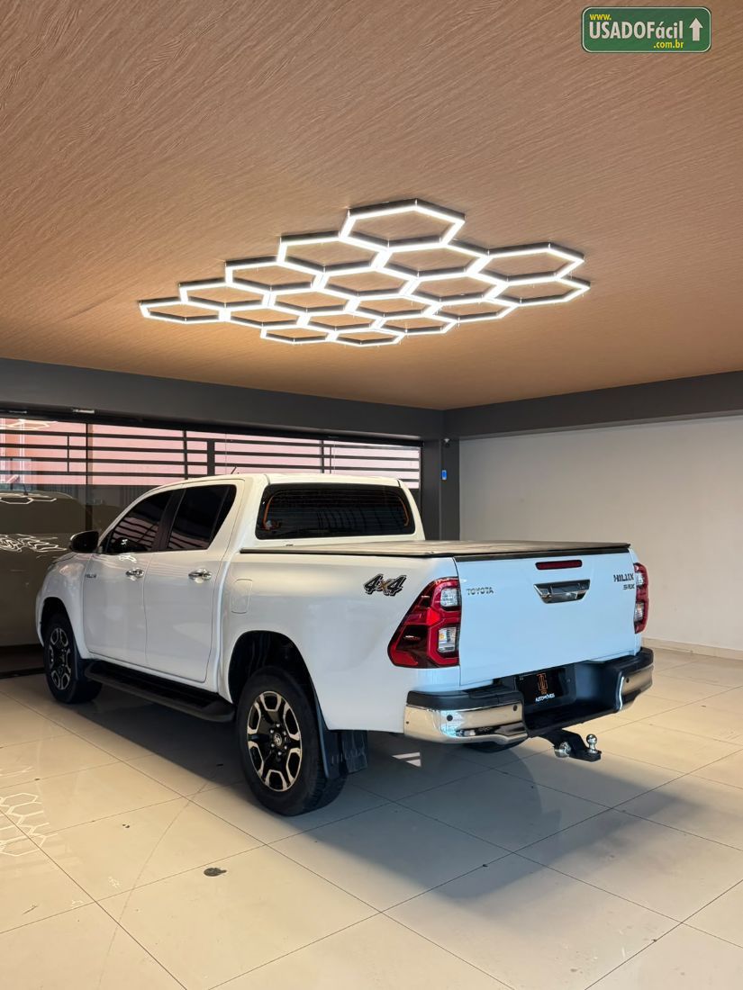 Toyota Hilux SRX CD 2.8 4x4 TDI Automático Diesel 2024/2025 — foto 5 de 14