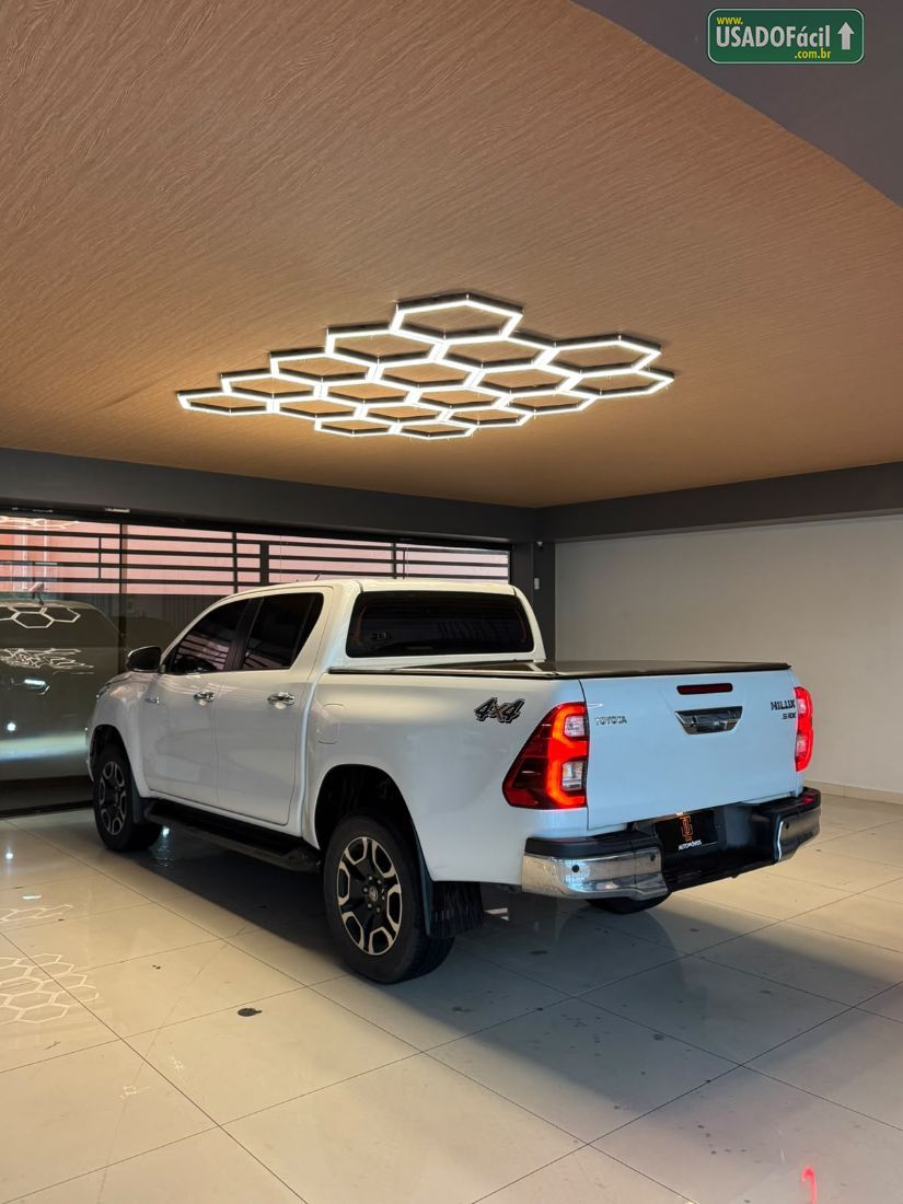 Toyota Hilux SRX CD 2.8 4x4 TDI Automático Diesel 2025/2026 — foto 5 de 13
