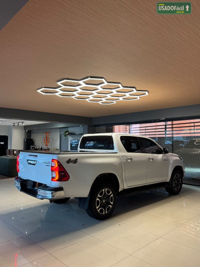 Toyota Hilux SRX CD 2.8 4x4 TDI Automático Diesel 2025/2026 — foto 7 de 13