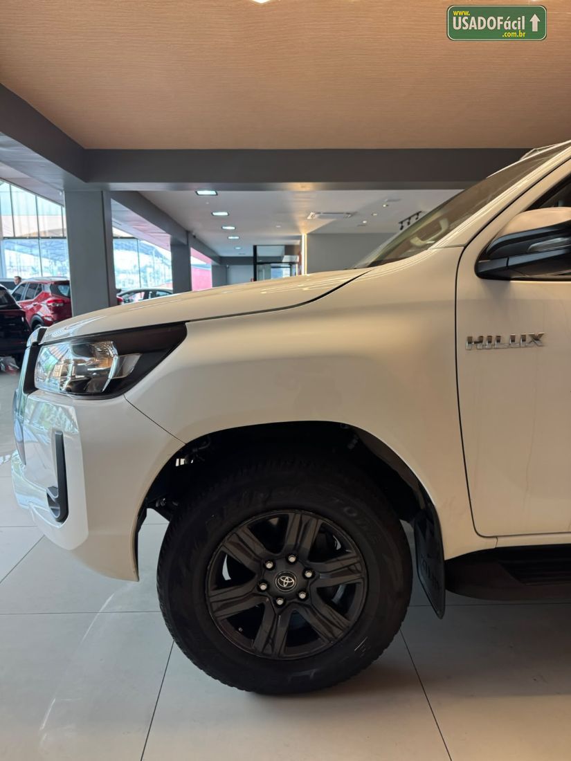 Toyota Hilux SR CD 2.8 4X4 TDI Automático Diesel 2023/2024 — foto 4 de 13