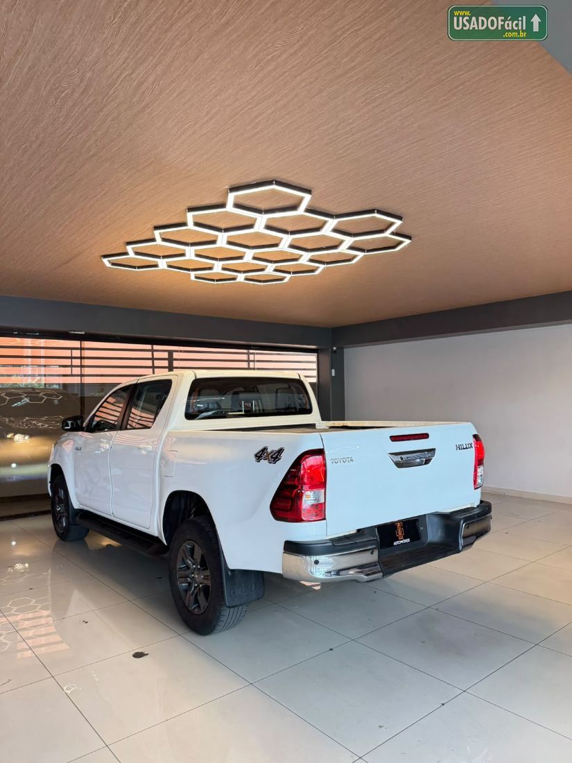 Toyota Hilux SR CD 2.8 4X4 TDI Automático Diesel 2023/2024 — foto 5 de 13