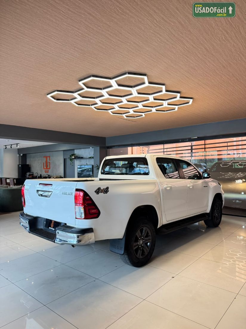 Toyota Hilux SR CD 2.8 4X4 TDI Automático Diesel 2023/2024 — foto 7 de 13