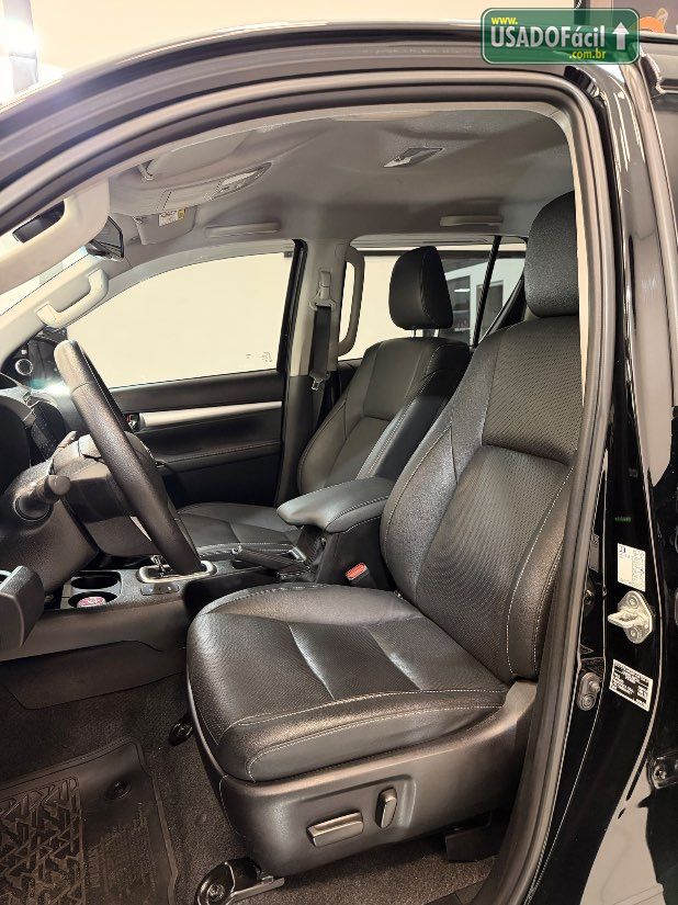 Toyota Hilux SRX CD 2.8 4x4 TDI Automático Diesel 2023/2024 — foto 17 de 18