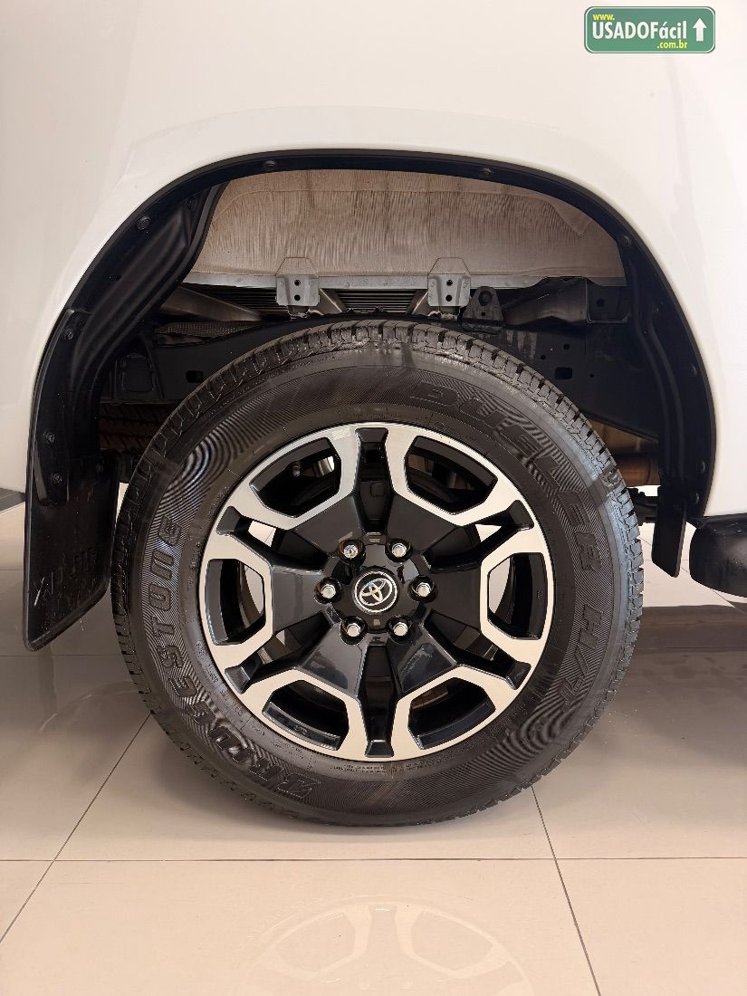 Toyota Hilux SRX CD 2.8 4x4 TDI Automático Diesel 2025/2025 — foto 10 de 17
