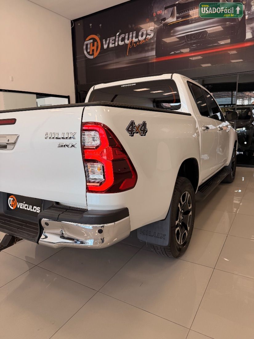 Toyota Hilux SRX CD 2.8 4x4 TDI Automático Diesel 2025/2025 — foto 15 de 17