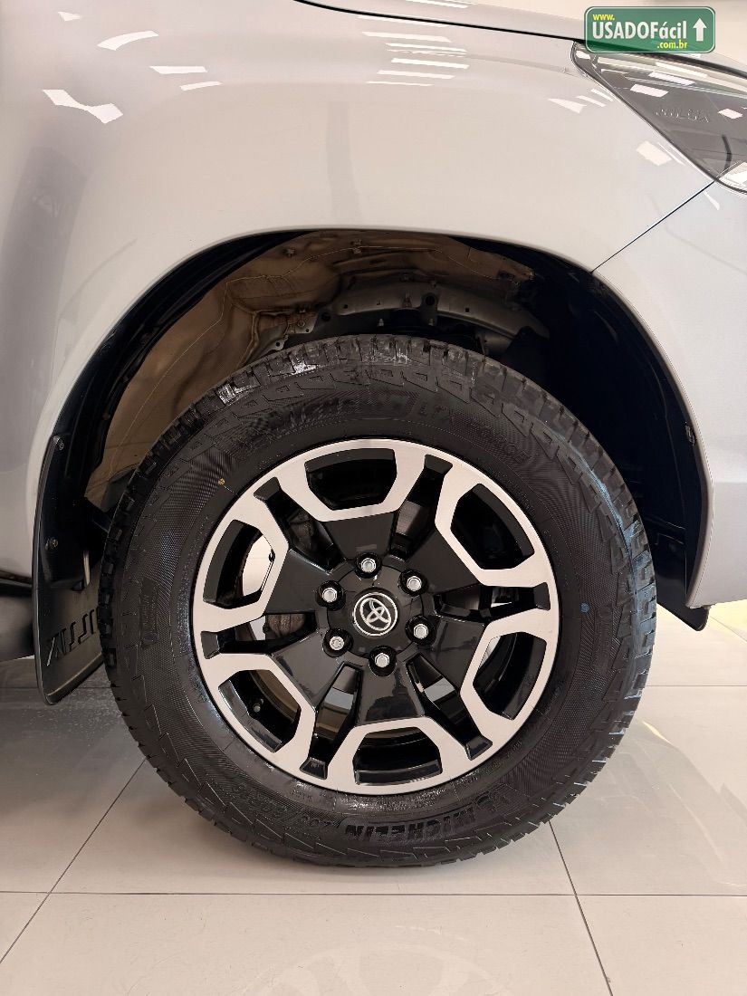 Toyota Hilux SRX CD 2.8 4x4 TDI Automático Diesel 2021/2022 — foto 16 de 19