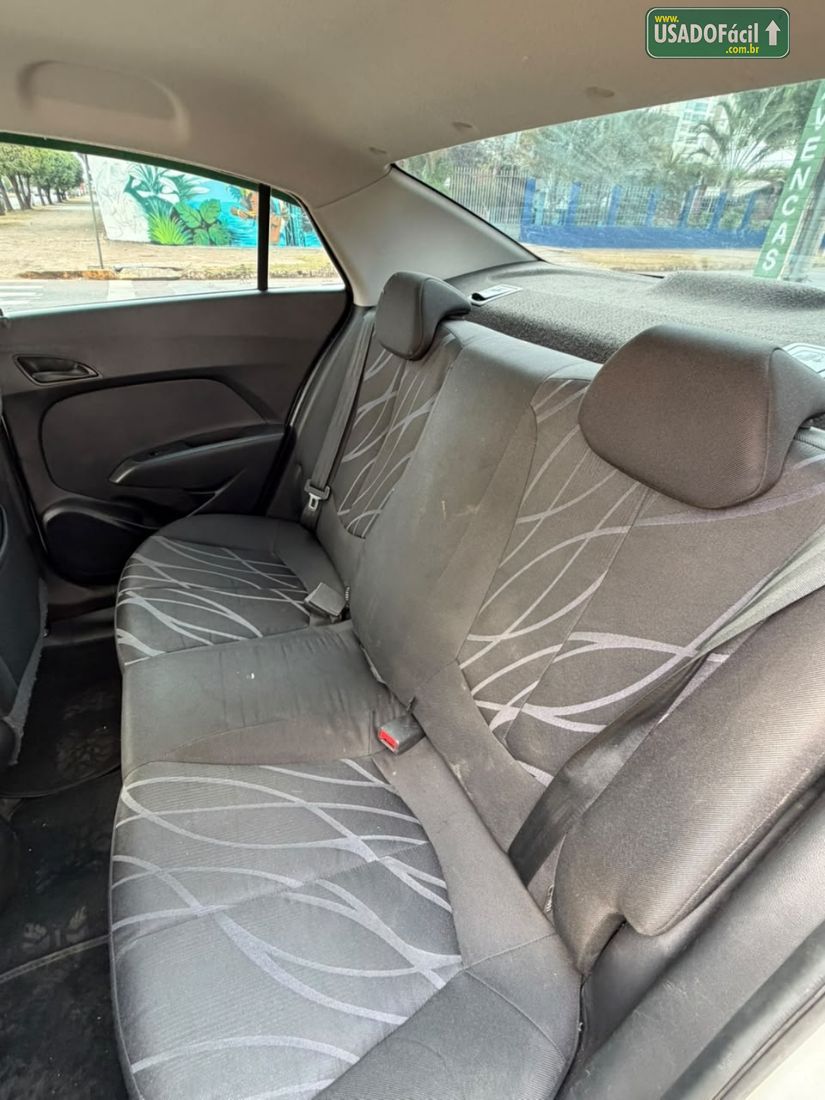 Hyundai HB20S Sedan Comfort Plus 1.0 Mecânico Flex 2013/2014 — foto 7 de 12