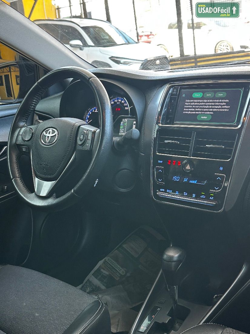 Toyota Yaris Sedan XS 1.5 Automático Flex 2023/2024 — foto 2 de 12