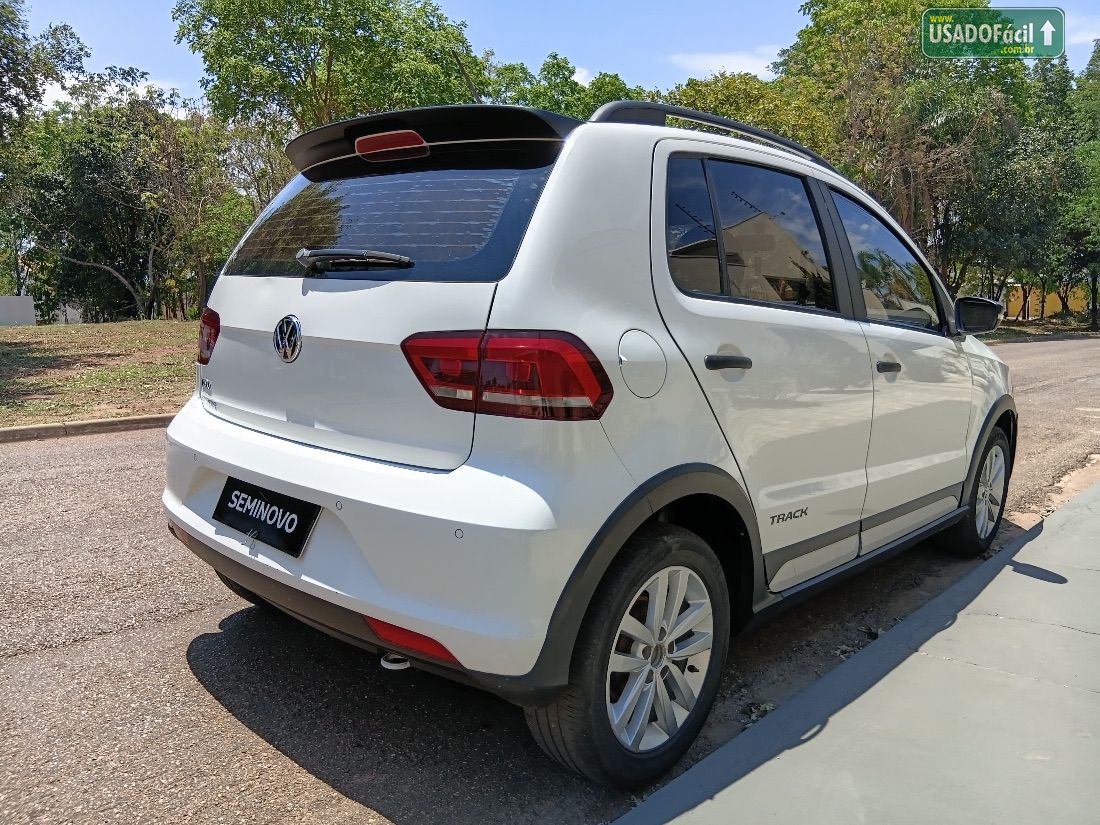 Volkswagen Fox Track 1.0 4P Total Flex 2016/2017 — foto 10 de 13