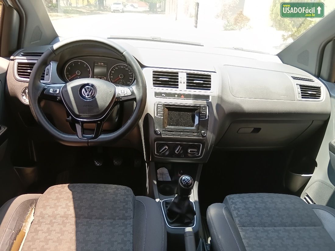 Volkswagen Fox Track 1.0 4P Total Flex 2016/2017 — foto 12 de 13