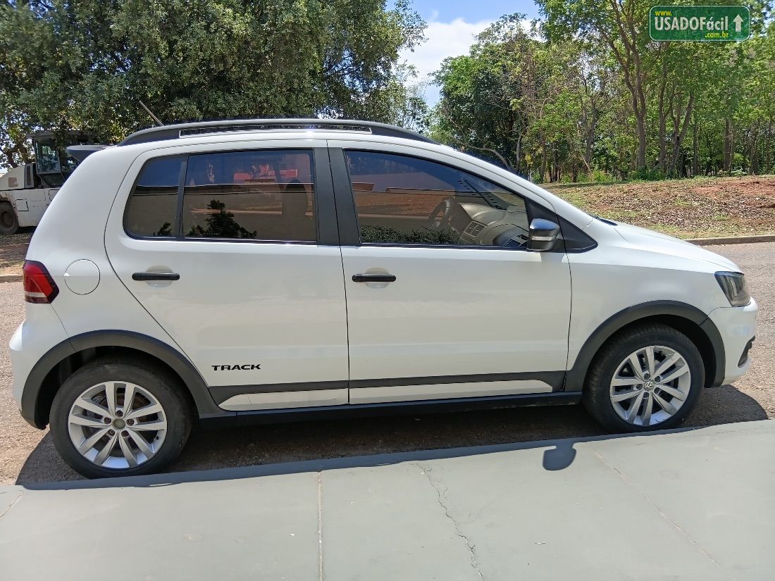 Volkswagen Fox Track 1.0 4P Total Flex 2016/2017 — foto 7 de 13