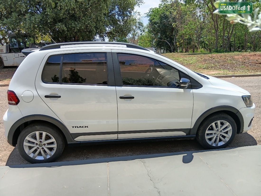 Volkswagen Fox Track 1.0 4P Total Flex 2016/2017 — foto 8 de 13