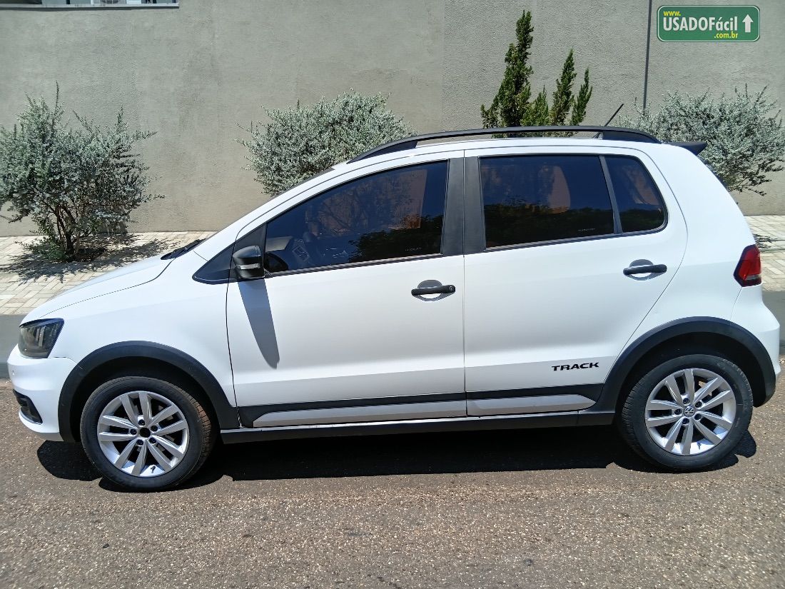 Volkswagen Fox Track 1.0 4P Total Flex 2016/2017 — foto 9 de 13